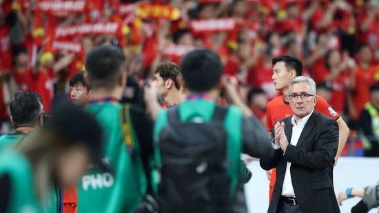 武磊因伤退出 两针封闭留隐患 国足被淘汰成定局？