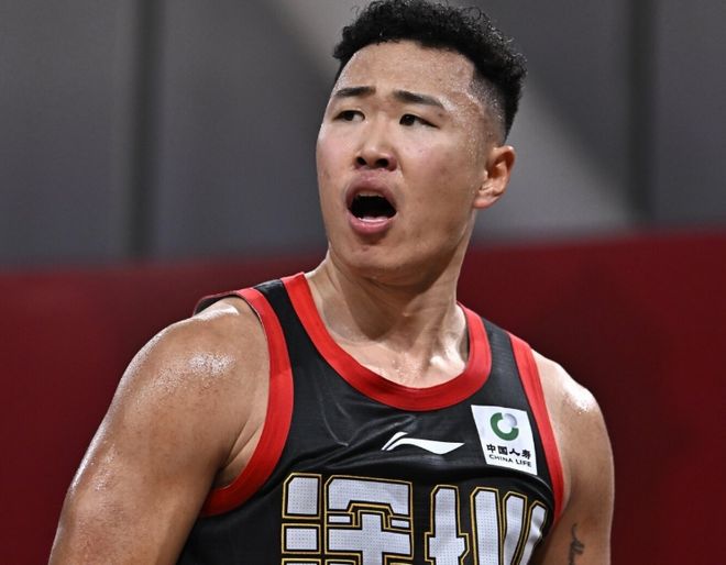 王浩然伤退！深圳终结山西3连胜 史密斯27+7+5贺希宁14+12