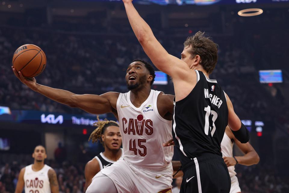 首胜！骑士3人20+拒篮网22分逆转 哈登8中1准三双米切尔22分